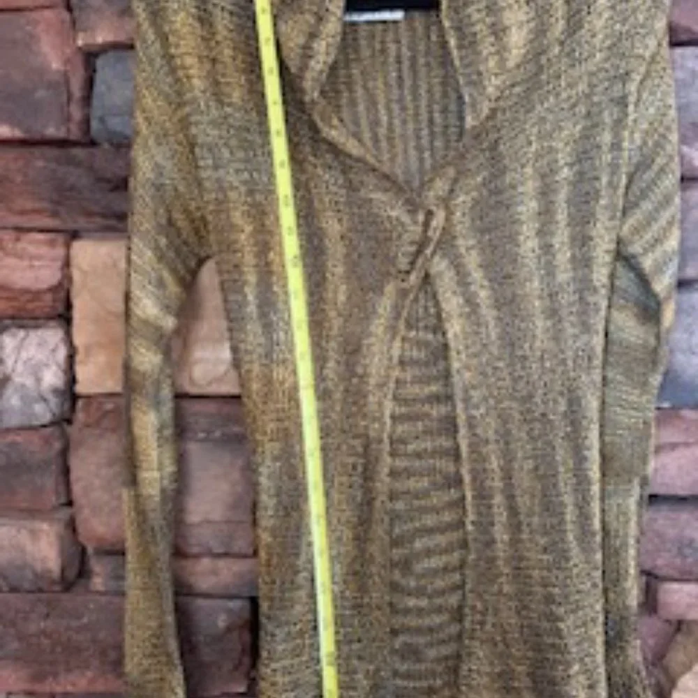 Crocheted Sweater with Pin Closure - Picture 6 of 7